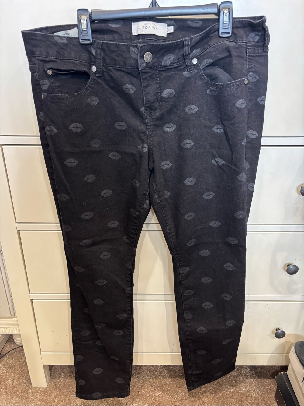 Torrid Black Lip-Print Skinny Jeans